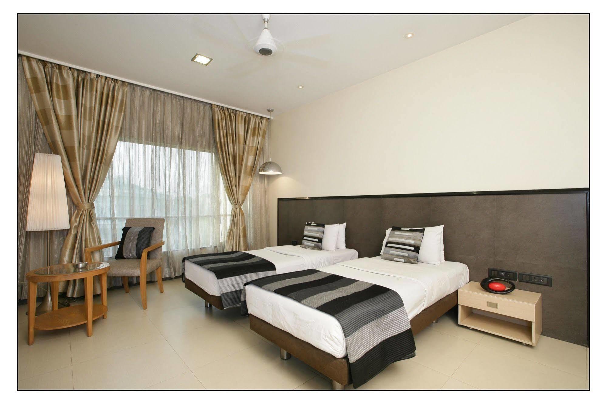 The Sirona Hotel Pune Exterior foto