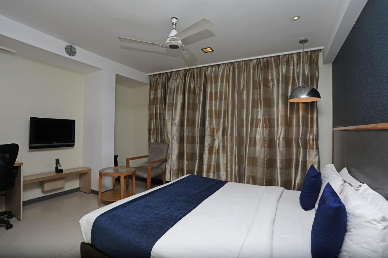 The Sirona Hotel Pune Exterior foto